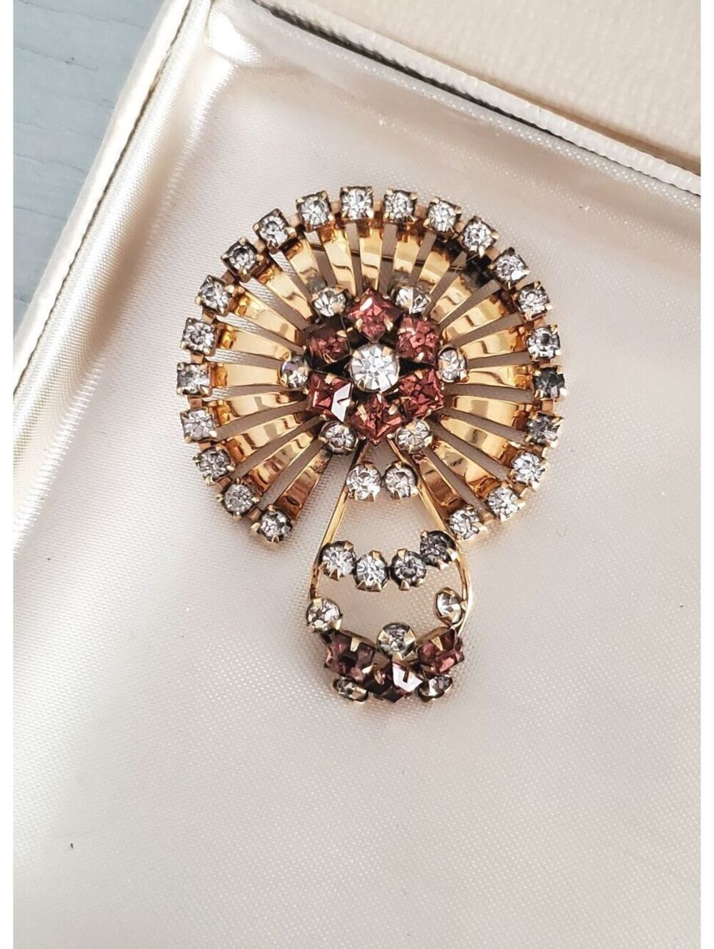 Vintage 1940s Gold-fill Lavender and Clear Rhineston Brooch